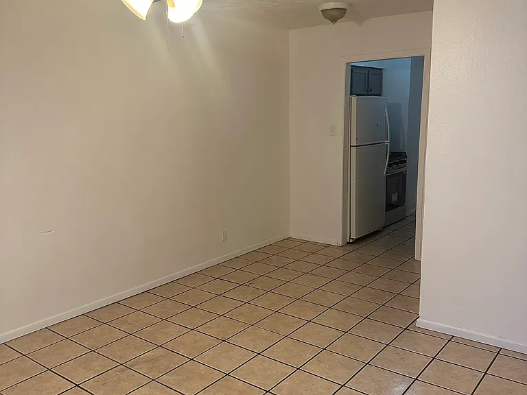 907 Broadway Ave #23 — Photo 5