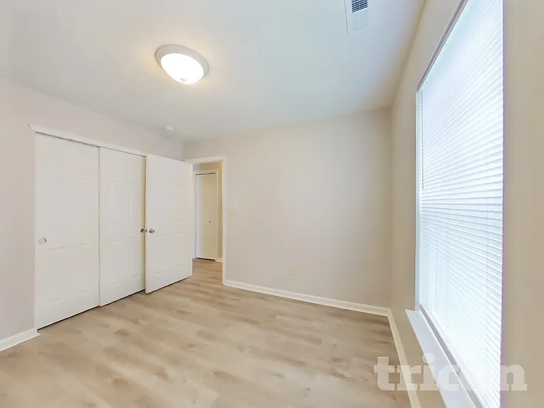 949 Knox Dr — Photo 11