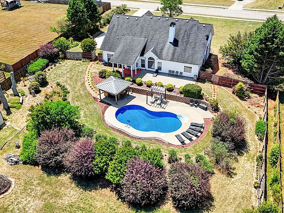 3rd image of 70 Austin Dr