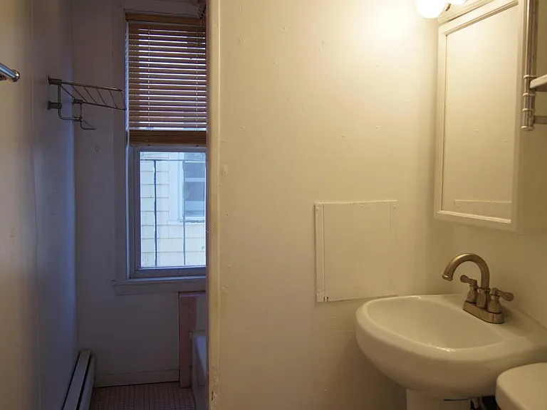 48 America St #2R — Photo 9