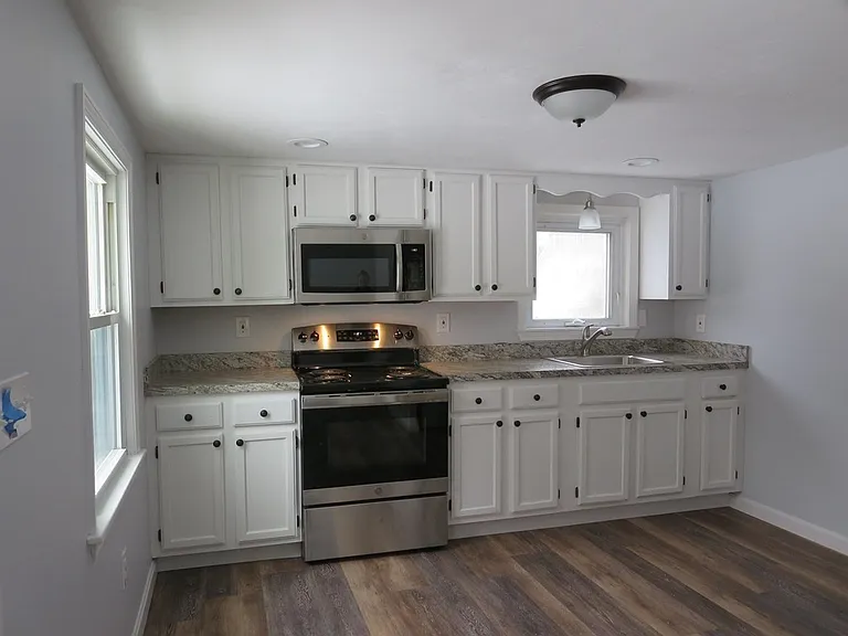 995 W Boylston St — Photo 11