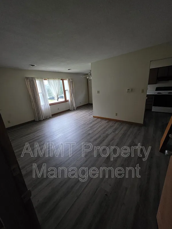 2 bed, 1.0 bath, $890 — Photo 4
