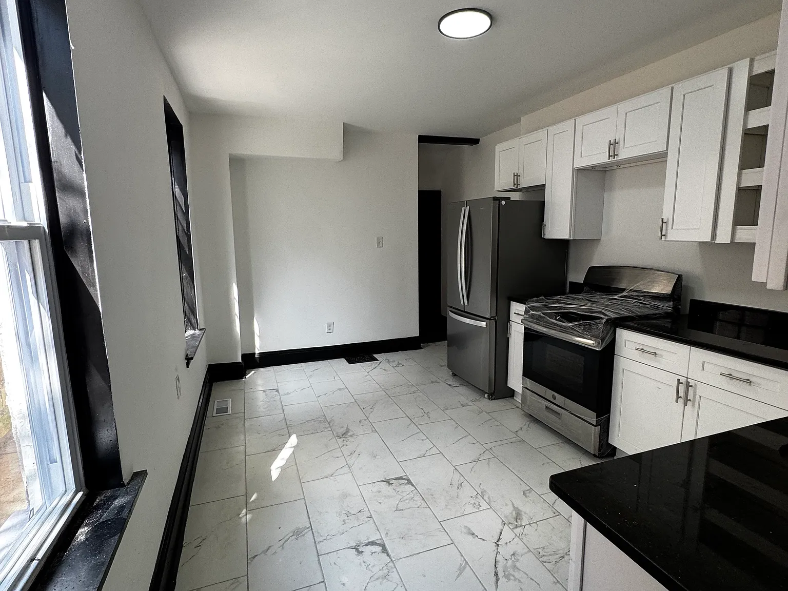 4 bed, 1306 sqft, $2,200 — Photo 2