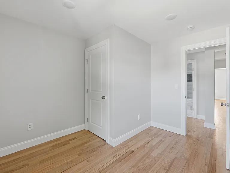 43 4th St #2 — Photo 5