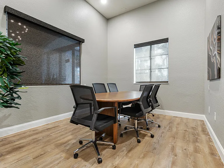 Bella Vista Apartments — Photo 29