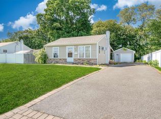 219 17th St, West Babylon, NY 11704