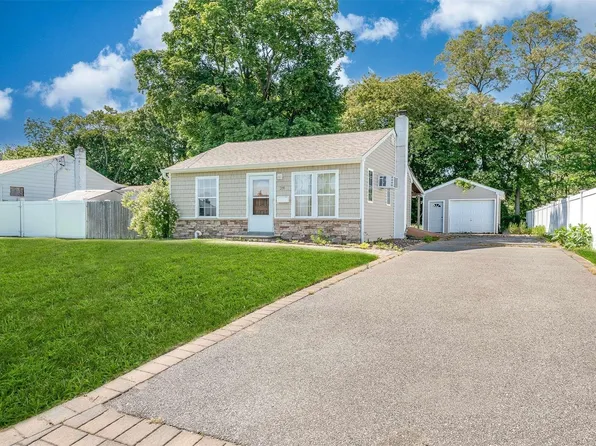 219 17th Street, West Babylon, NY 11704