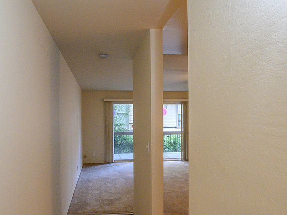 Hallway to Livingroom