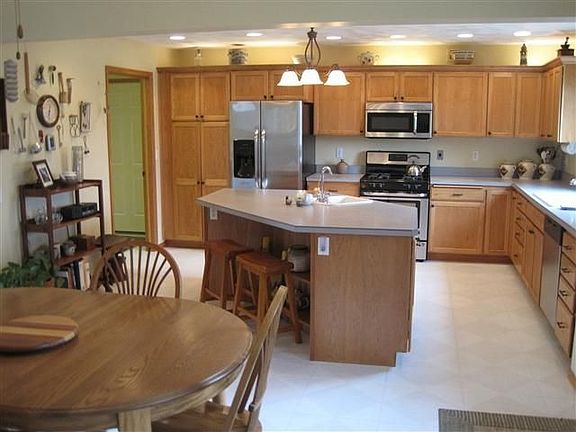 4th image of 7137 N Shore Dr