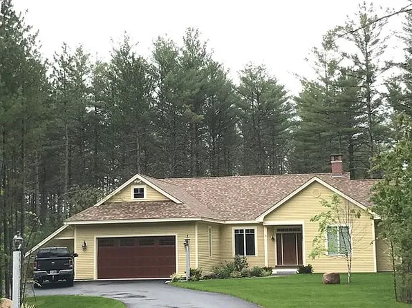 78 Christopher St, Fryeburg, ME 04037