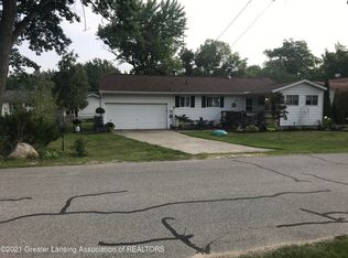 122 Beechwood Ave, Houghton Lake, MI 48629