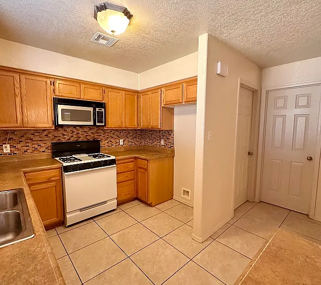 6222 E 42nd Ln — Photo 7