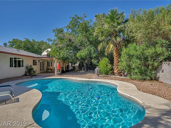 3rd image of 1808 Laverne Cir