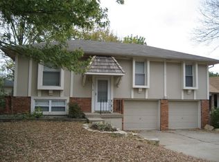 417 SW Richwood Ln, Blue Springs, MO 64014