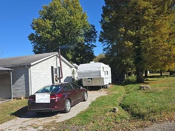 2nd image of 815 Southmoor Pl