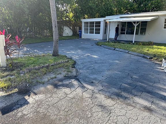 2nd image of 271 NE 22nd St