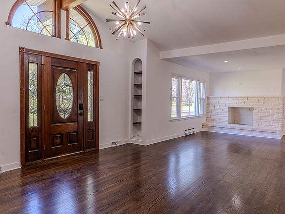 4th image of 888 Woodstock Rd