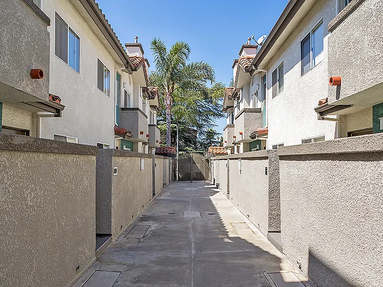 1216 S Corning St — Photo 18