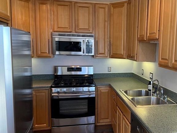 Updated stainless still kitchen!