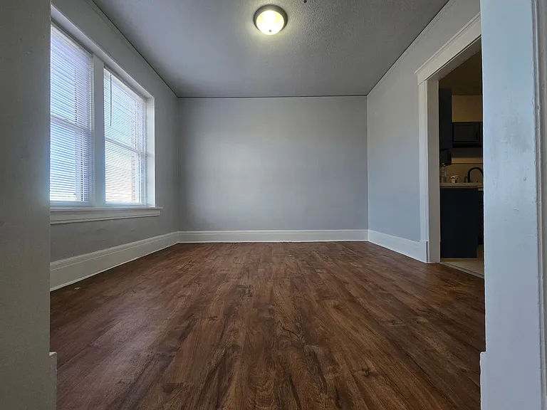 206 E Howard St #4 — Photo 5