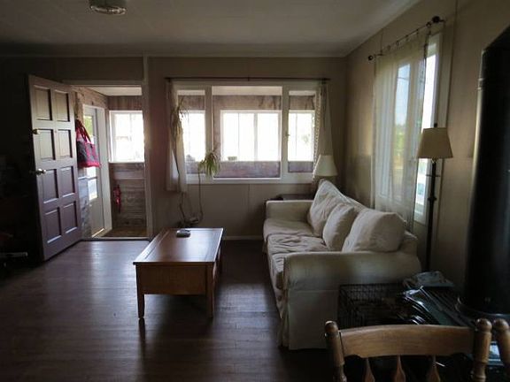 living room w/gas frplace