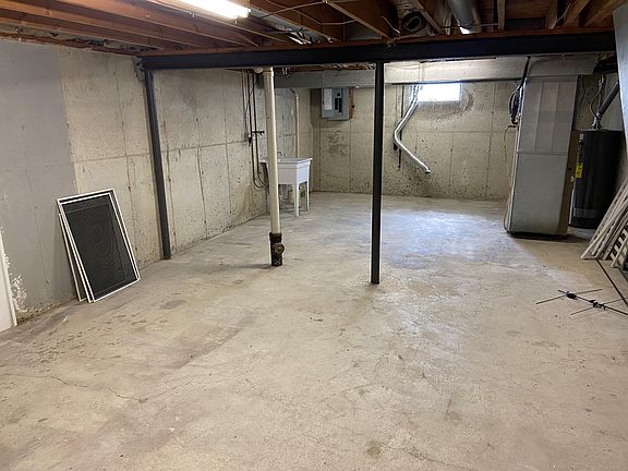 3rd image of 147 Creekside Dr #147