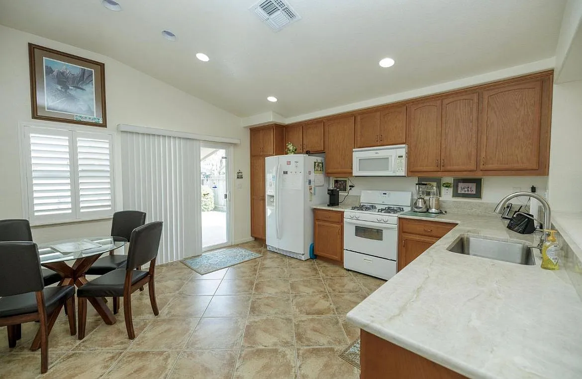 4 bed, 1601 sqft, $2,700 — Photo 1