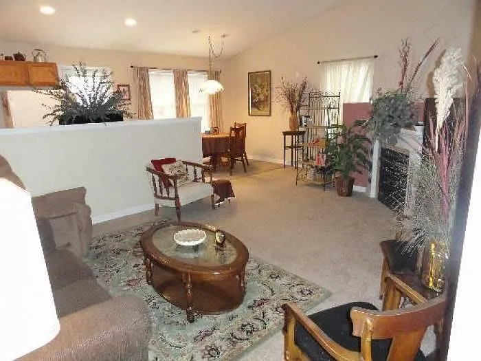 1119 Penny Ln — Photo 3