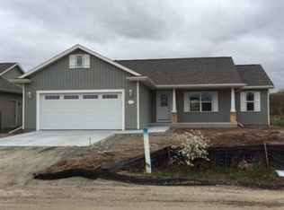 N9048 Papermaker Pass, Menasha, WI 54952