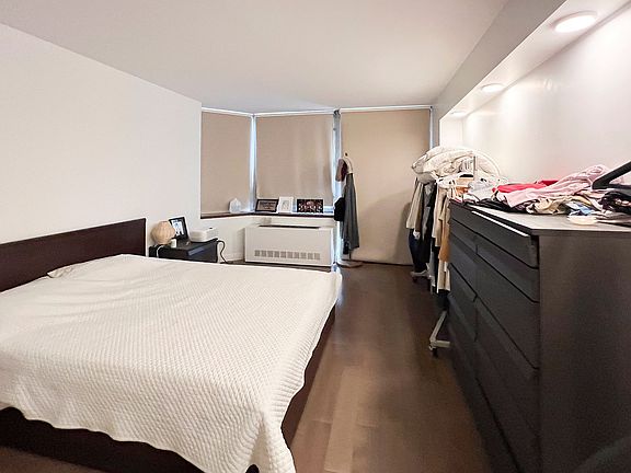 4th image of 500 W 43rd St APT 5D