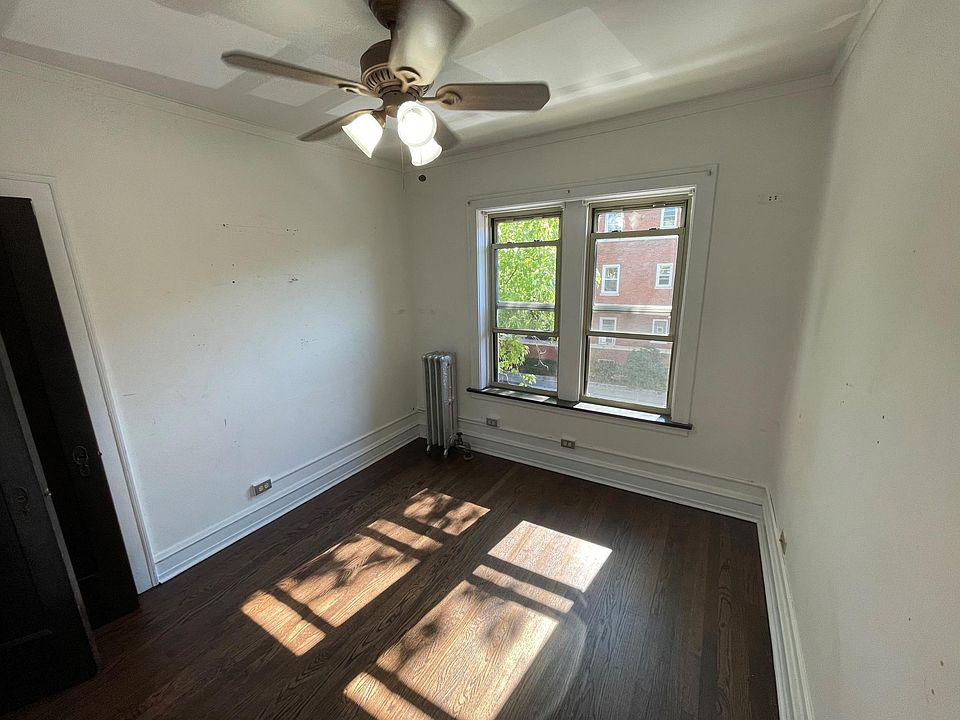 2nd image of 7412 N Greenview Ave APT 3E