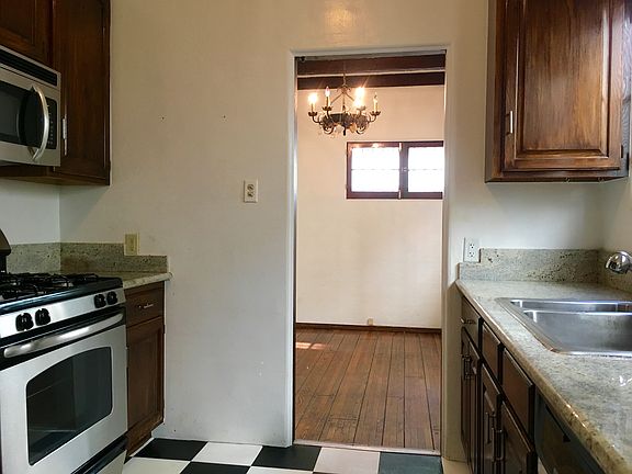 5th image of 1519 N Hayworth Ave
