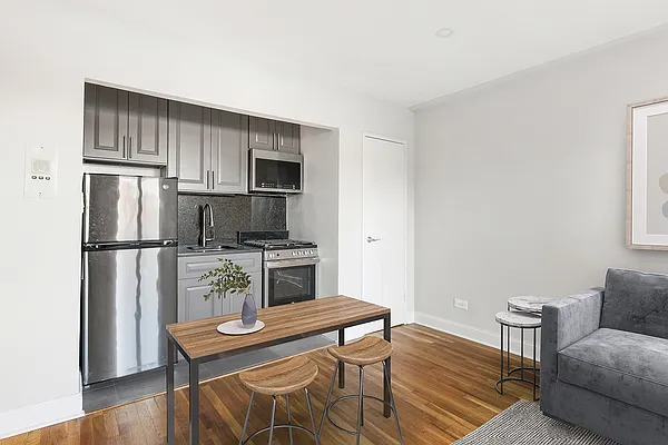 Sold by Modern Spaces | media 7