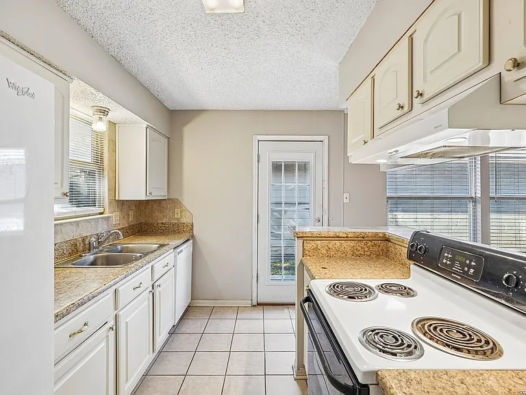 3806 Candlecrown Ct — Photo 5