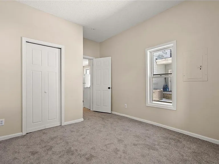 1083 Beech St #1 — Photo 8