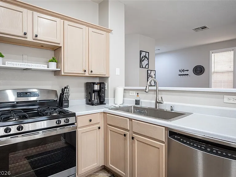 641 Solitude Point Ave — Photo 20