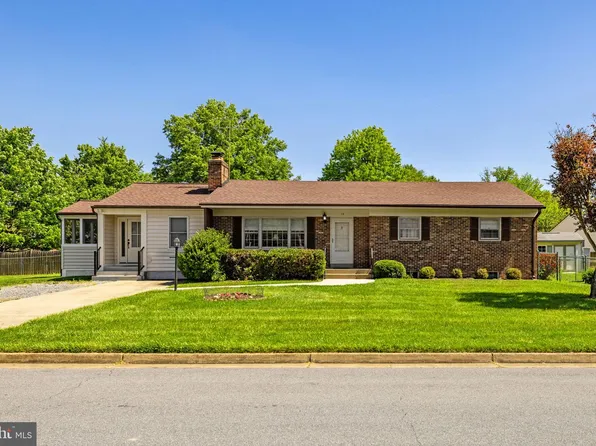 15 Hamilton Terrace Dr, Hamilton, VA 20158