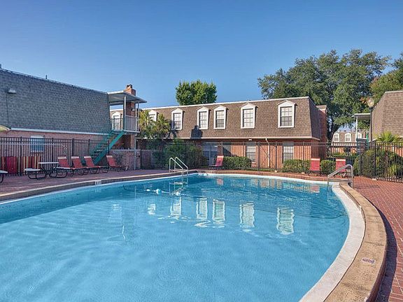 2nd image of 200 Maltese Cir APT 6