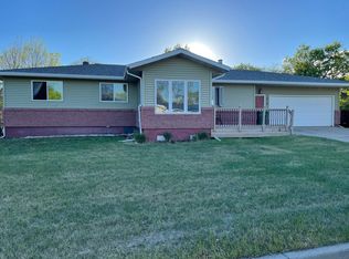 318 Oliver Ave N, Center, ND 58530