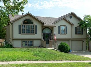 809 Black Oak Dr, Liberty, MO 64068