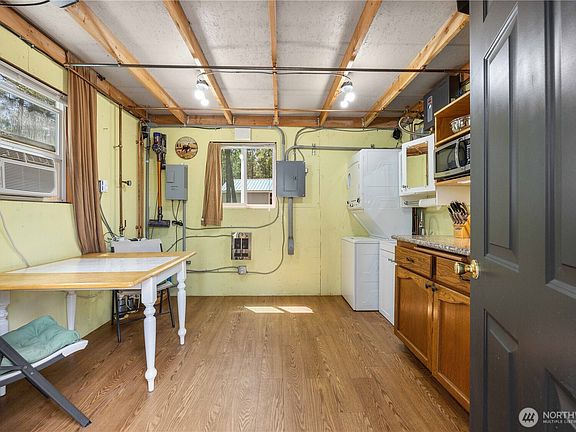 2nd image of 493 Bill Oules Road