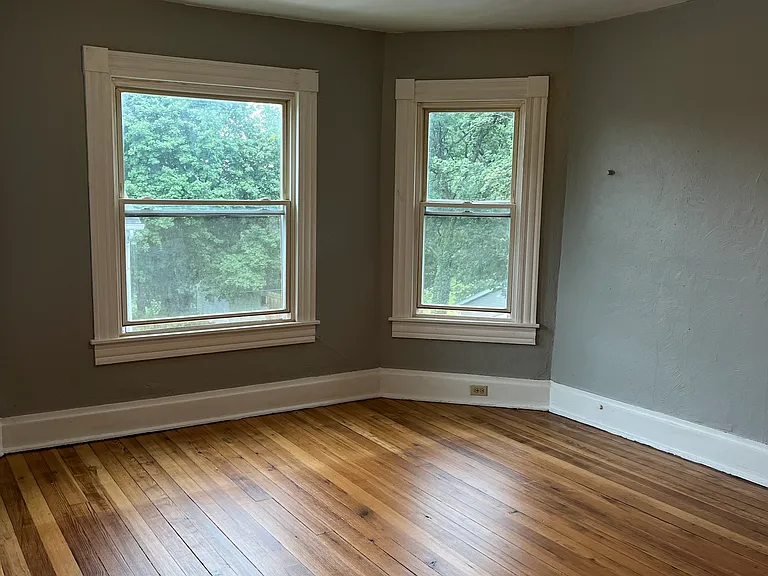 305 Russell St — Photo 15