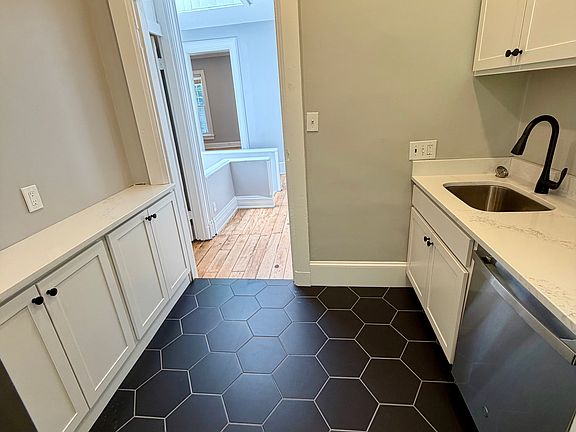 2nd image of 433 Collins Ave #2