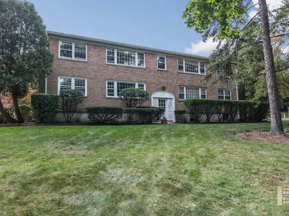 151 Heritage Hill Rd APT D, New Canaan, CT 06840