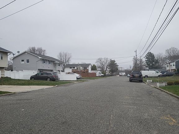 5th image of 207 Loeffler St