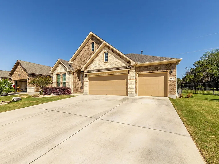 1063 Cedar Glen Dr — Photo 2