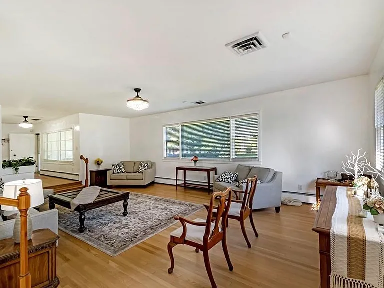 300 Edgedale Dr — Photo 14