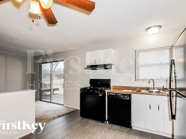 14389 Wild Fox Ct — Photo 7
