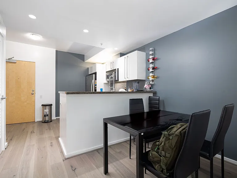 321 10th Ave #204 — Photo 5