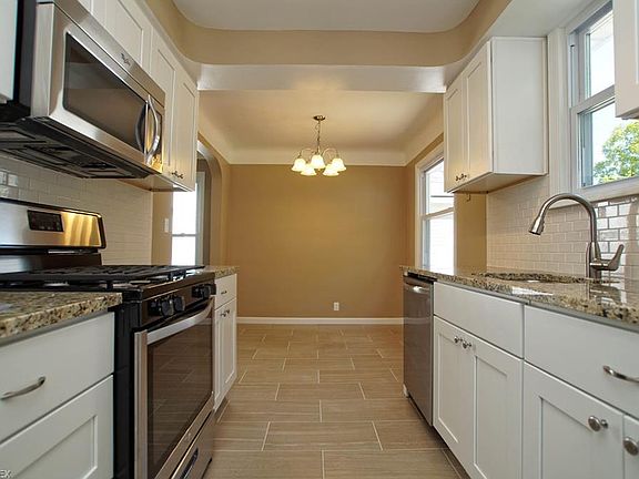 3rd image of 30921 Royalview Dr